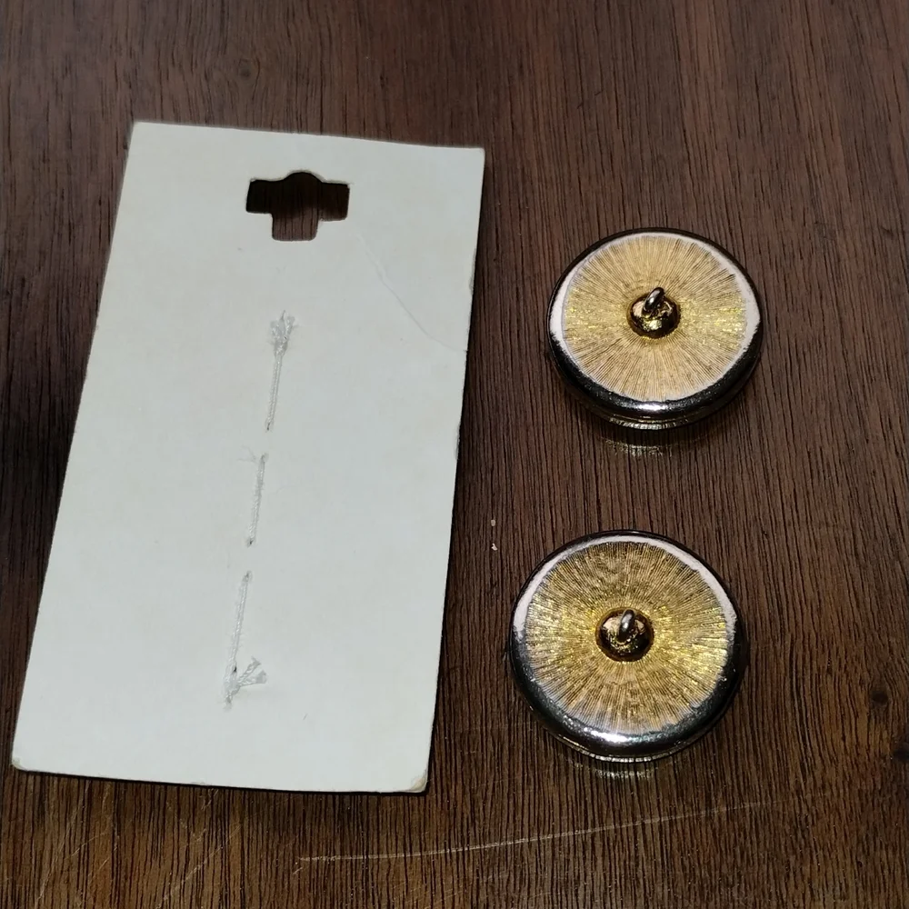 Black Buttons